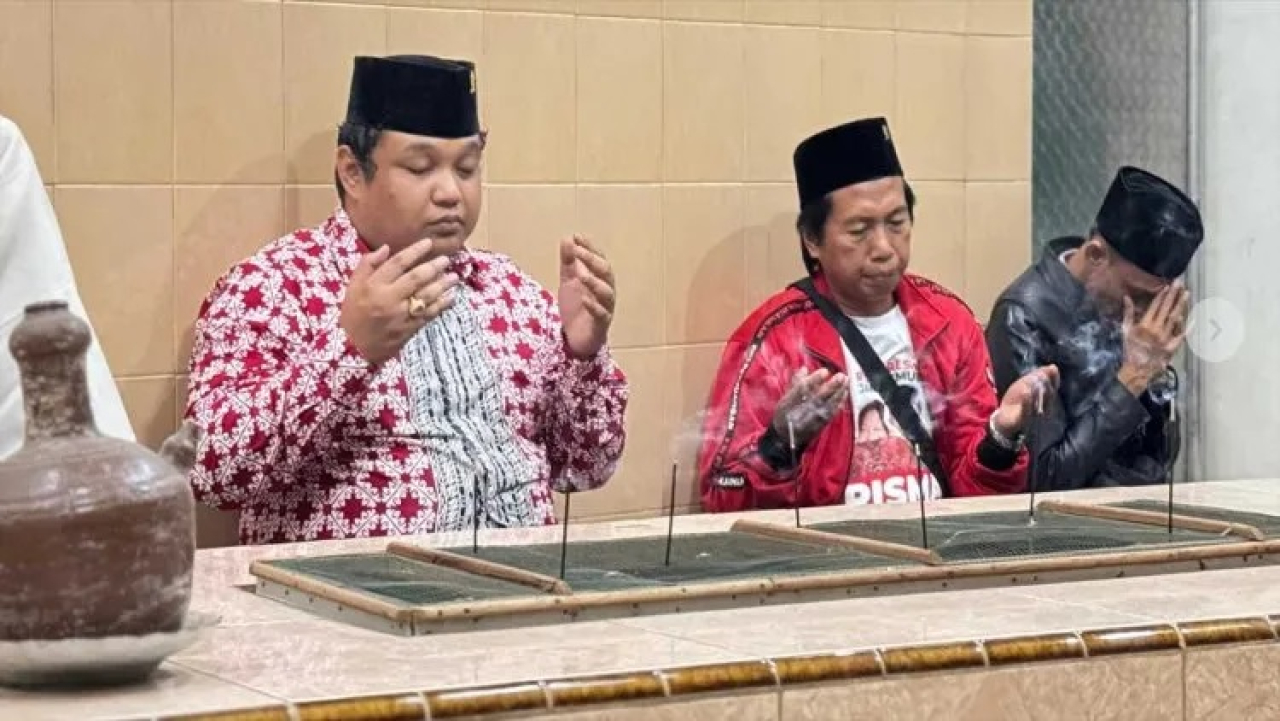 Pengurus DPC PDIP Surabaya menggelar doa bersama anak yatim
