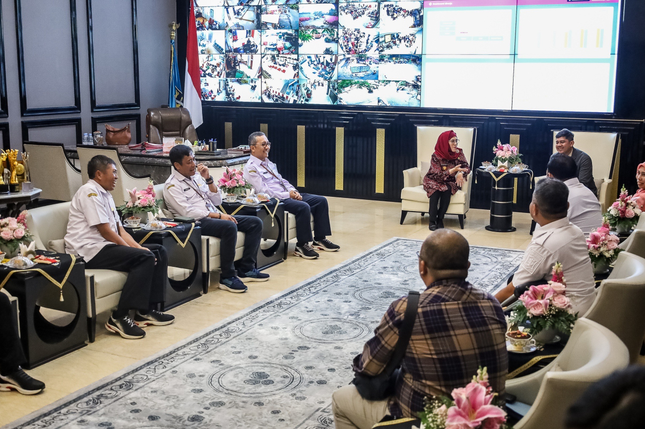 Tim juri Innovative Government Award (IGA) 2024 di Pemkot Surabaya