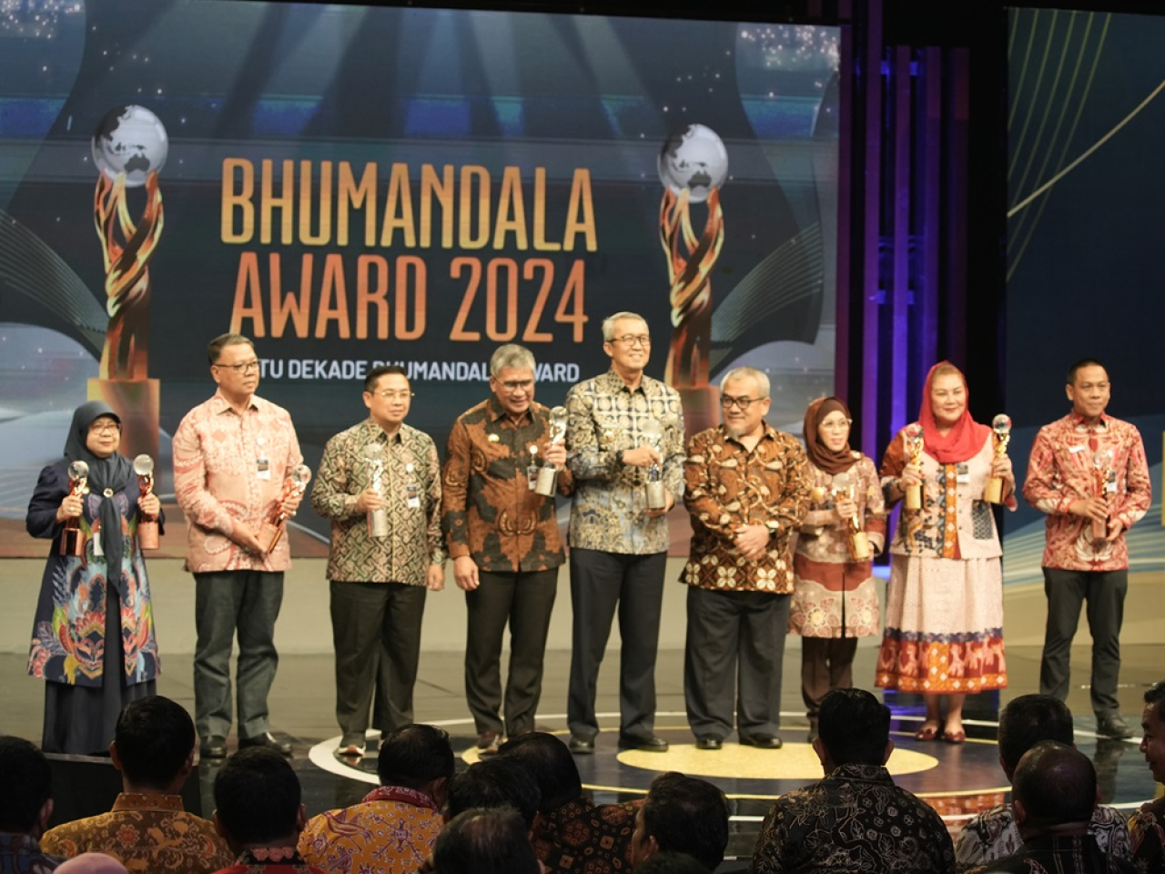 Pemkot Surabaya berhasil meraih penghargaan bergensi dengan Predikat KANAKA (Emas) dari Badan Informasi Geospasial (BIG)