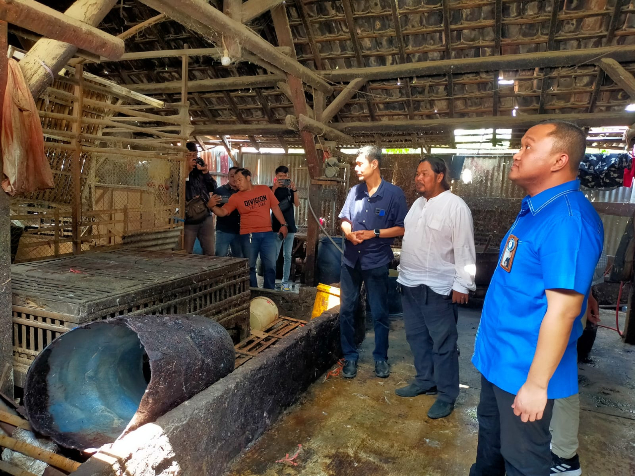 PD Pasar Surya Surabaya sosialisasi kepada para pedagang unggas di Pasar Keputran Selatan