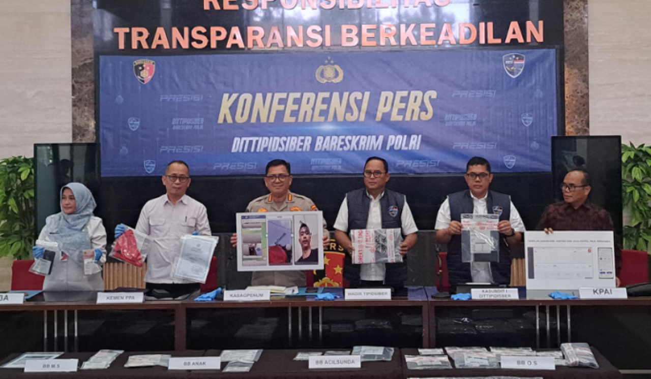 Dittipidsiber Bareskrim Polri menggelar rilis pengungkapan penyebaran konten pornografi.