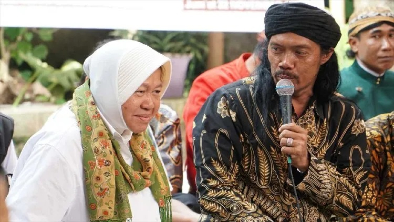 Pengasuh Pondok Pesantren Nur Hidayah, Dukuh Dempok, Kecamatan Wuluhan, Kabupaten Jember, KH Nuril Huda menerima kunjungan Tri Rismaharini