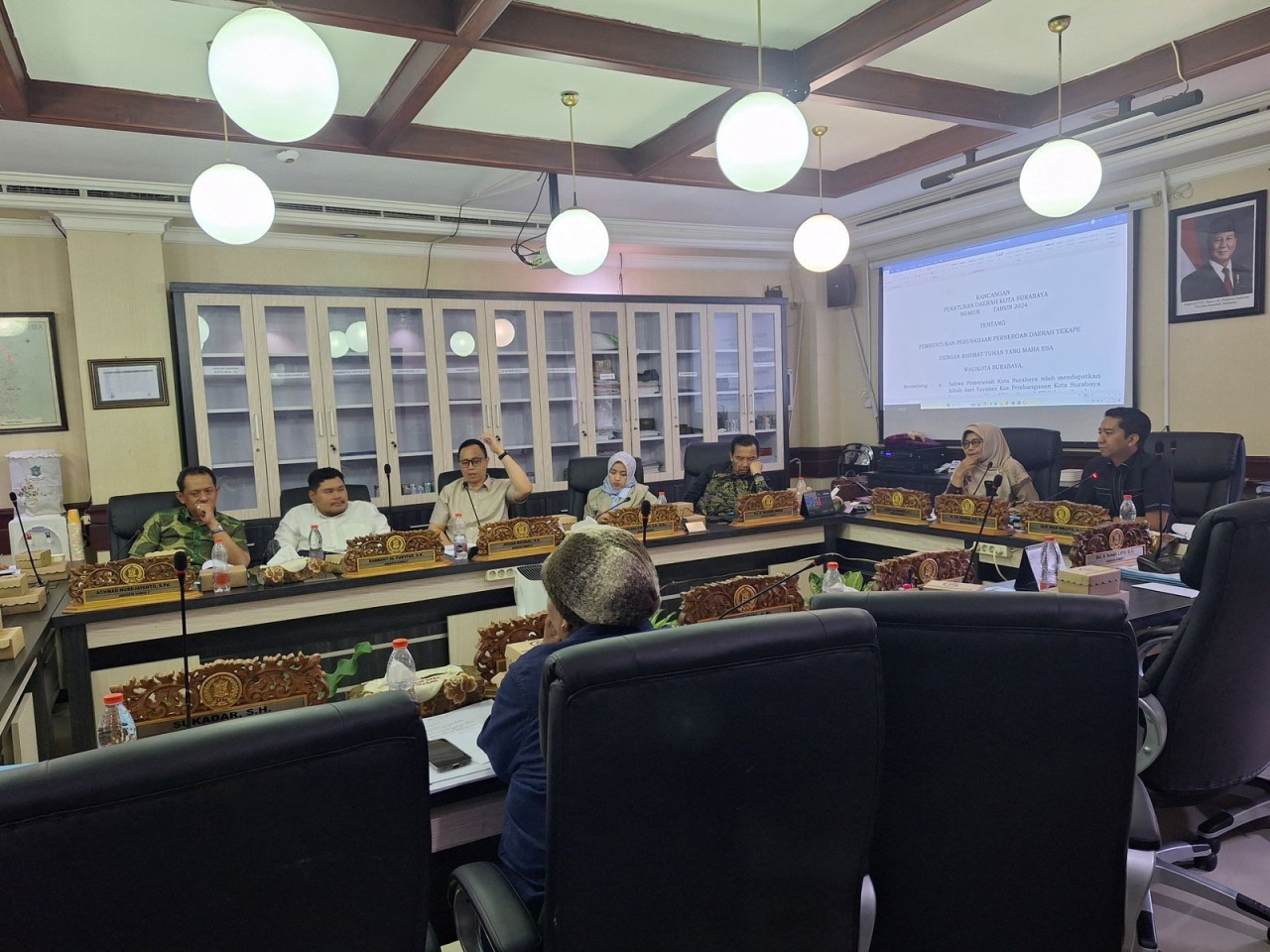 Rapat Pansus di Komisi C DPRD Surabaya (Foto: RRI)