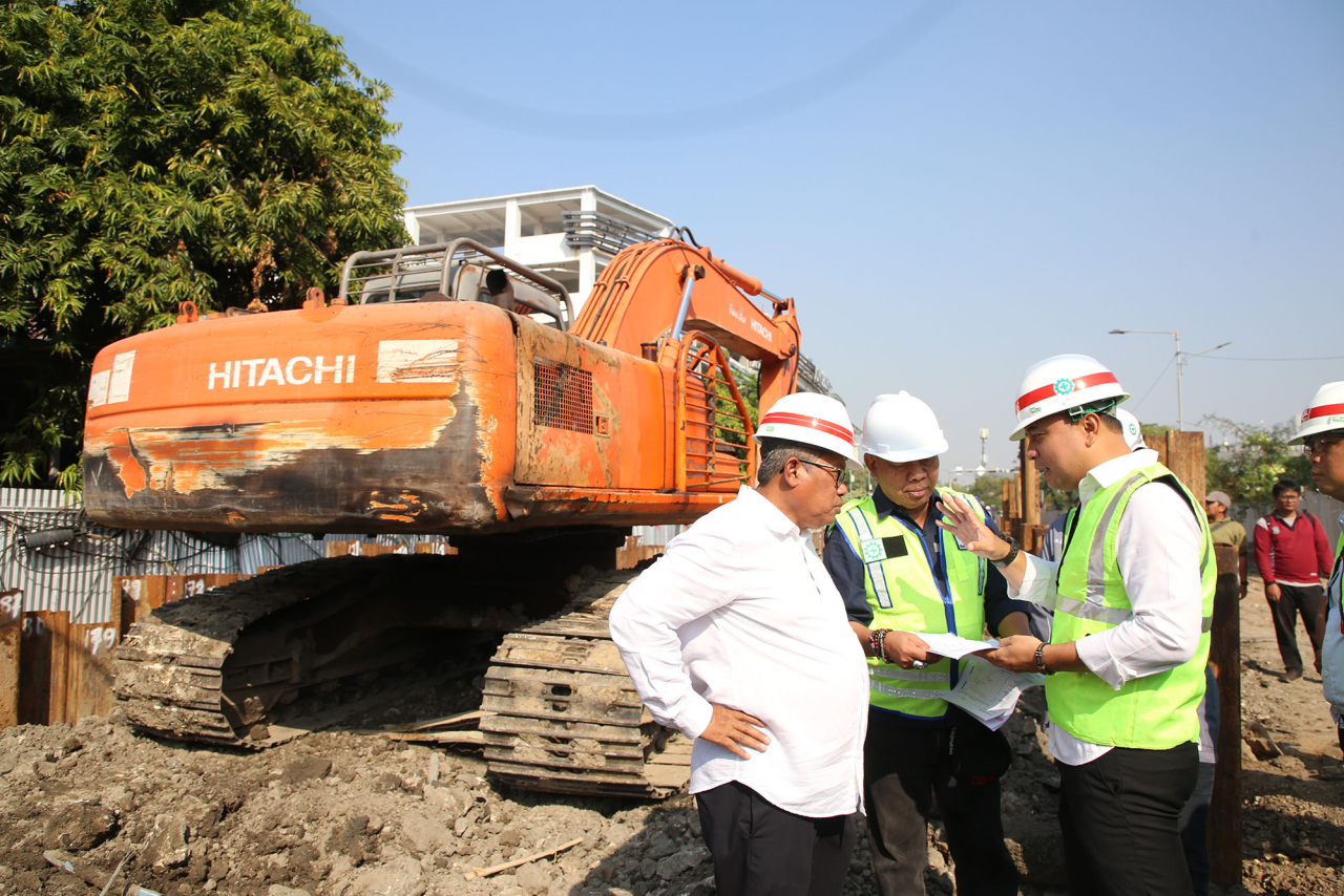 Wali Kota Surabaya Eri Cahyadi meninjau proyek pembangunan Tunnel TIJ-KBS