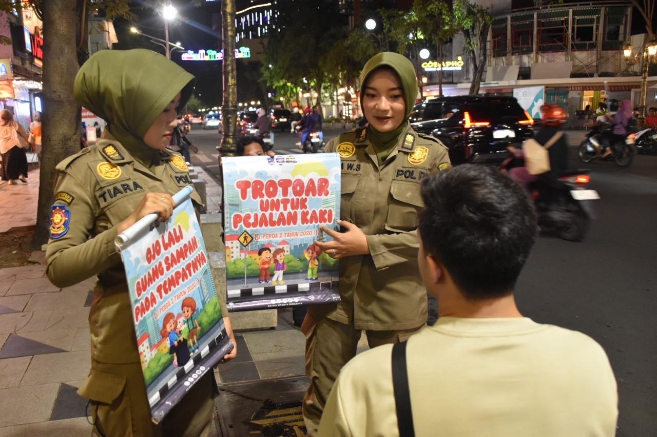 Sosialisasi Perda Trotoar di sepanjang Jalan Tunjungan Surabaya