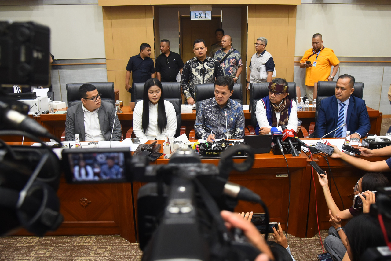 Ketua Komisi III DPR RI Habiburokhman, saat konferensi pers di Gedung Nusantara II, DPR RI, Senayan, Jakarta, Selasa (17/12/2024). Foto: Parlementaria DPR