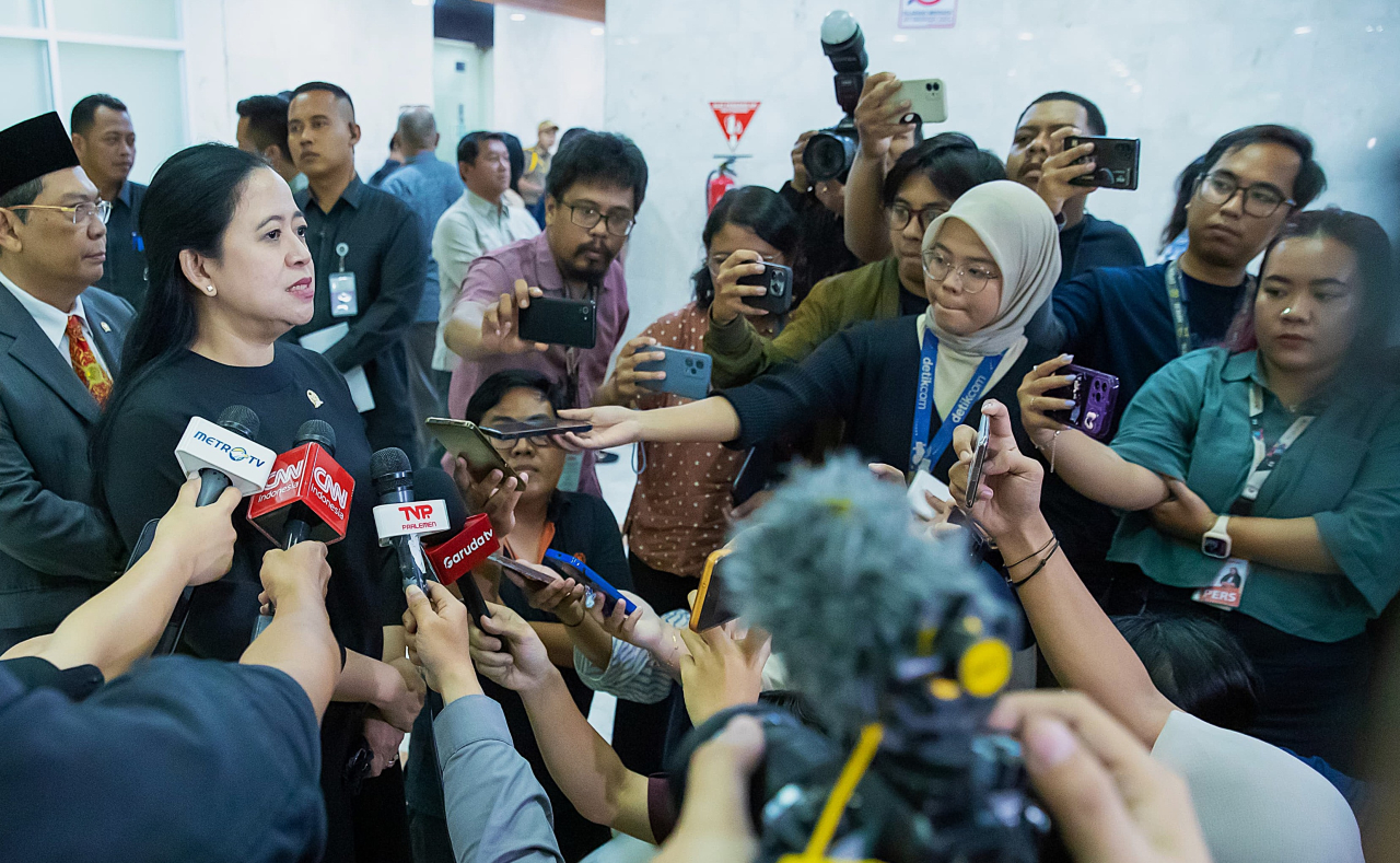 Ketua DPR RI Puan Maharani usai melantik Tim Pengawas Intelijen yang dibentuk oleh DPR di Ruang Rapat Komisi I DPR (Parlementaria)
