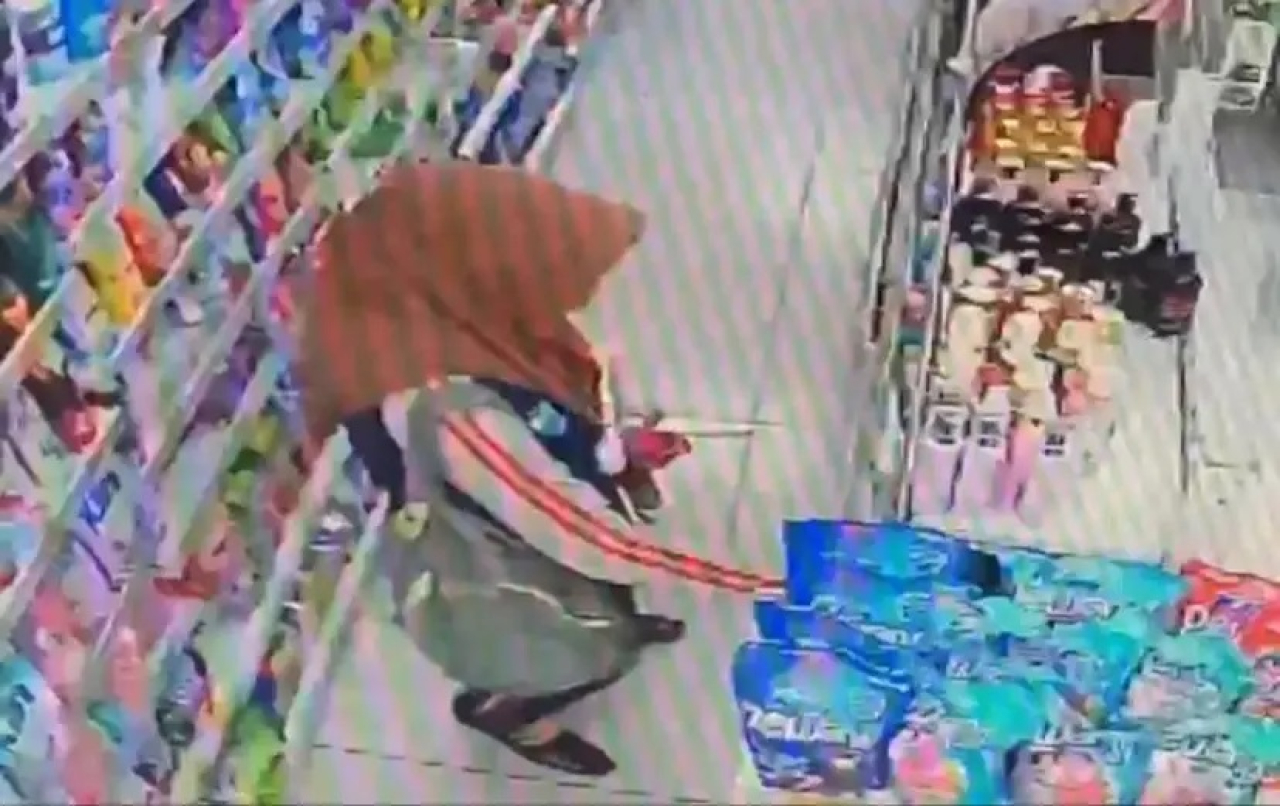 Rekaman CCTV pelajar curi barang di minimarket Pacitan