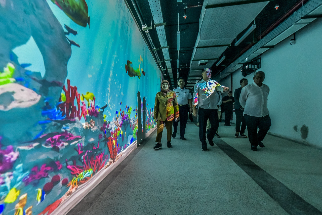 Wali Kota Surabaya Eri Cahyadi meninjau pengerjaan tunnel Terminal Intermoda Joyoboyo (TIJ) di Kebun Binatang Surabaya (KBS), Senin, (9/12/2024)