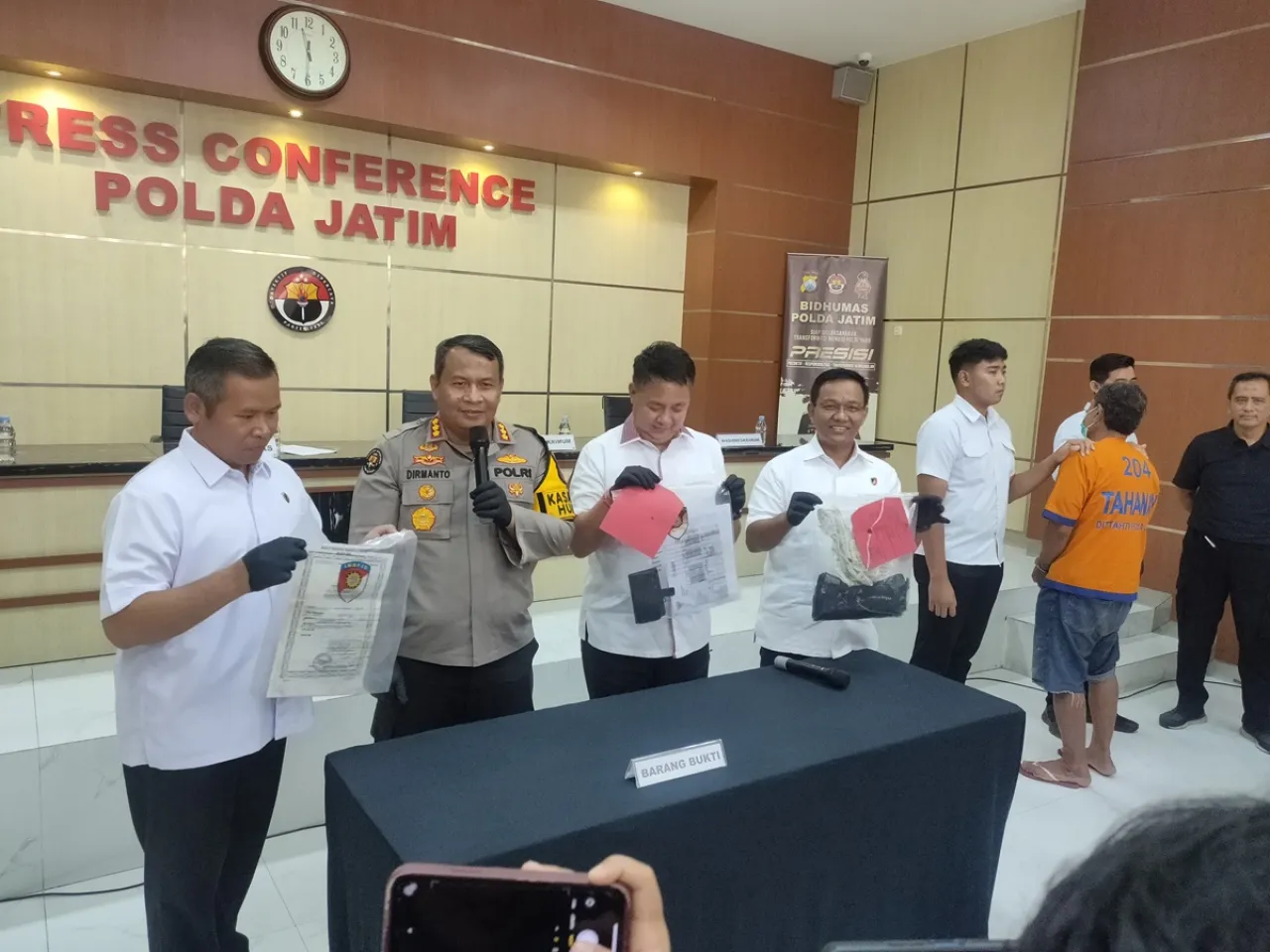 Baca juga : Kasus Pencabulan di Rumah Penampungan Surabaya, Tersangka Berubah Sikap Sejak Istrinya Minta Cerai