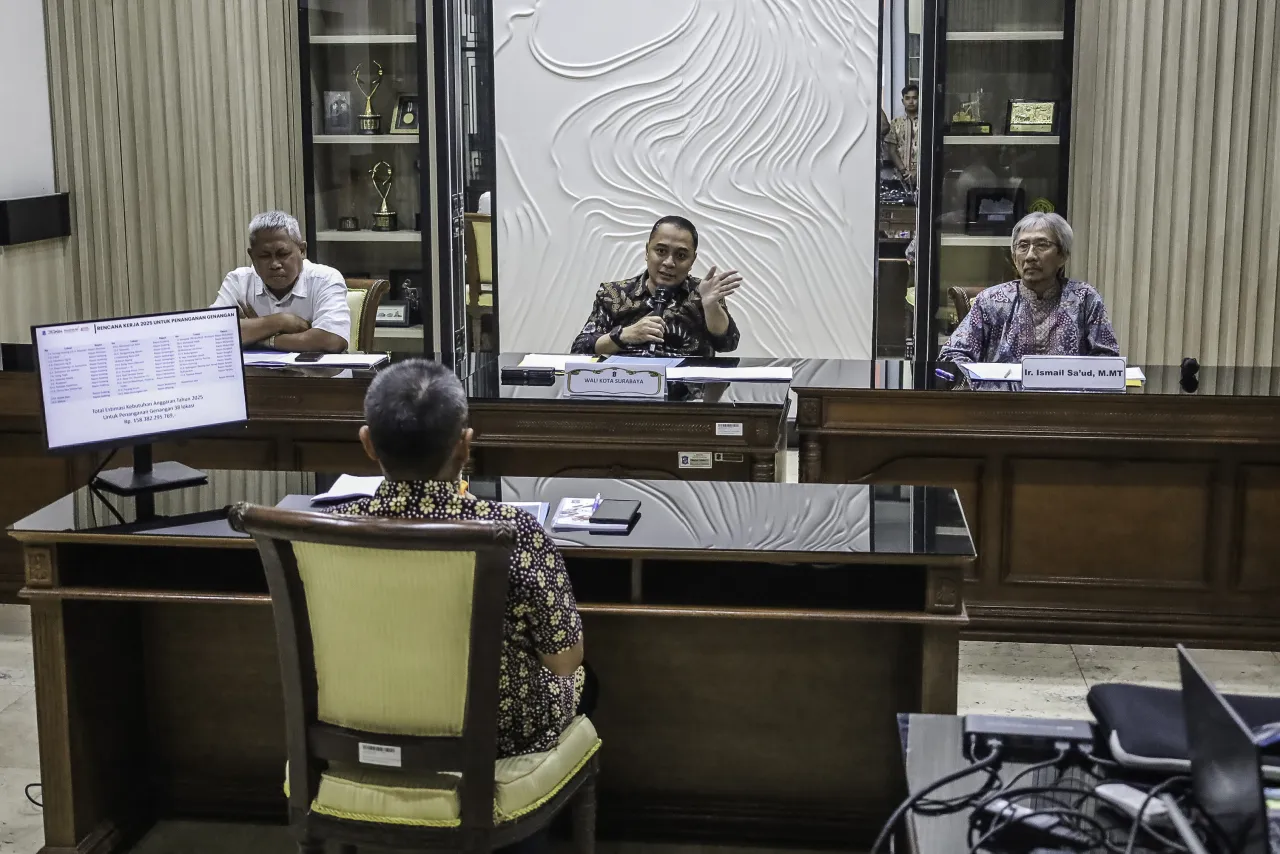Wali Kota Eri Targetkan Banjir Surabaya Selatan Tuntas 2025