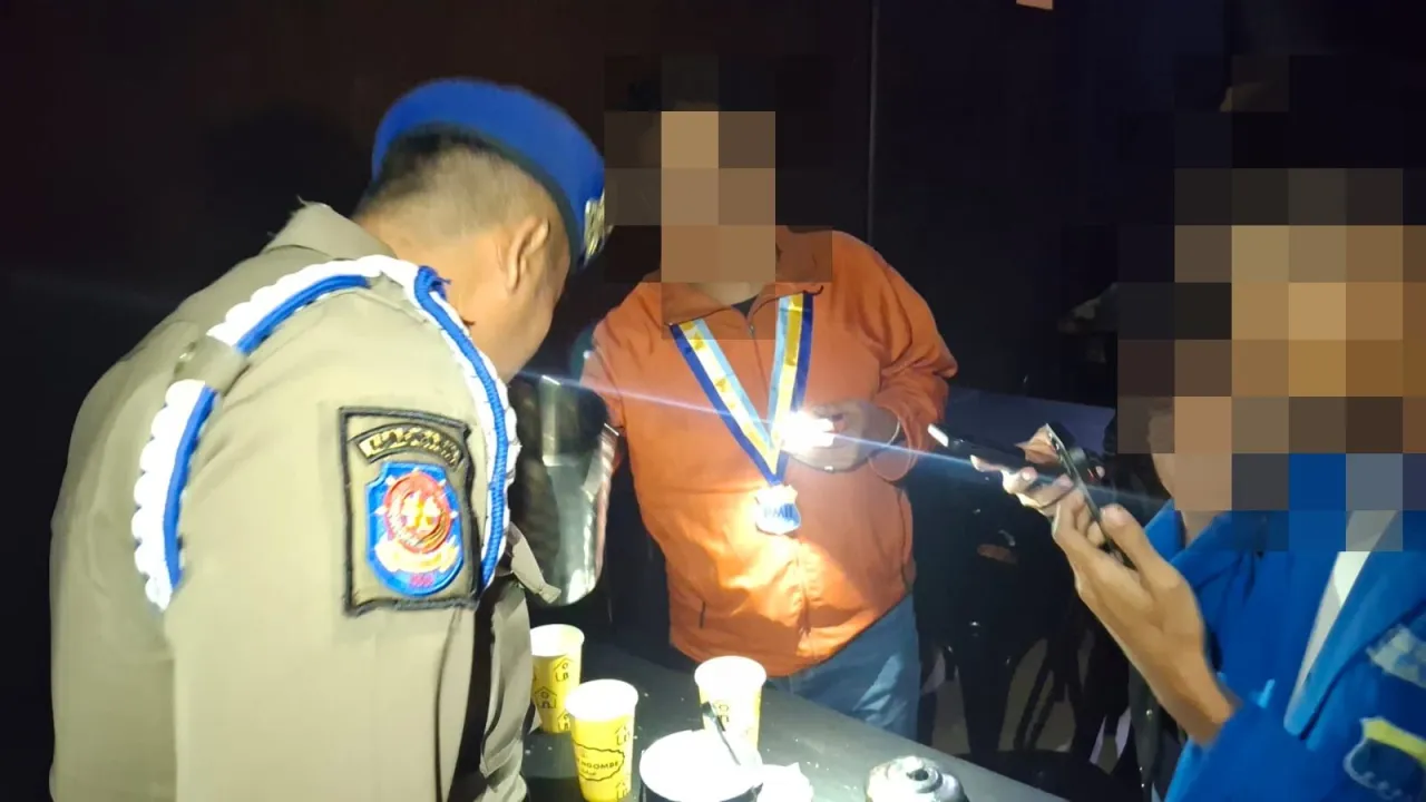 Langgar SE Wali Kota, Dua Tempat Hiburan di Surabaya Terjaring Razia Miras dan Disegel