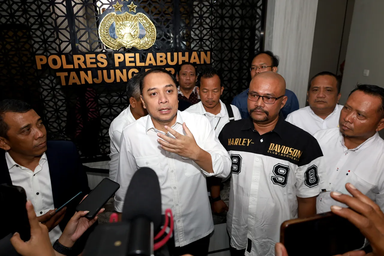 Puluhan Advokat Dampingi Wali Kota Eri Kawal Dugaan Kasus Penahanan Ijazah Lapor ke Polisi