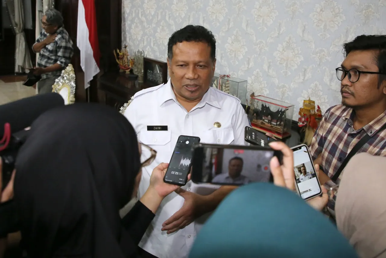 Pemkot Surabaya Selamatkan Ijazah Karyawan yang Ditahan Salo