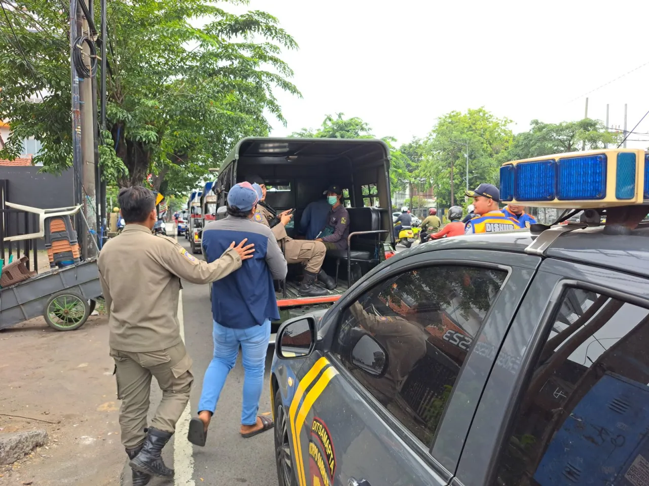 Pemkot Surabaya Tindak 18 Jukir Liar di 16 Titik Toko Modern
