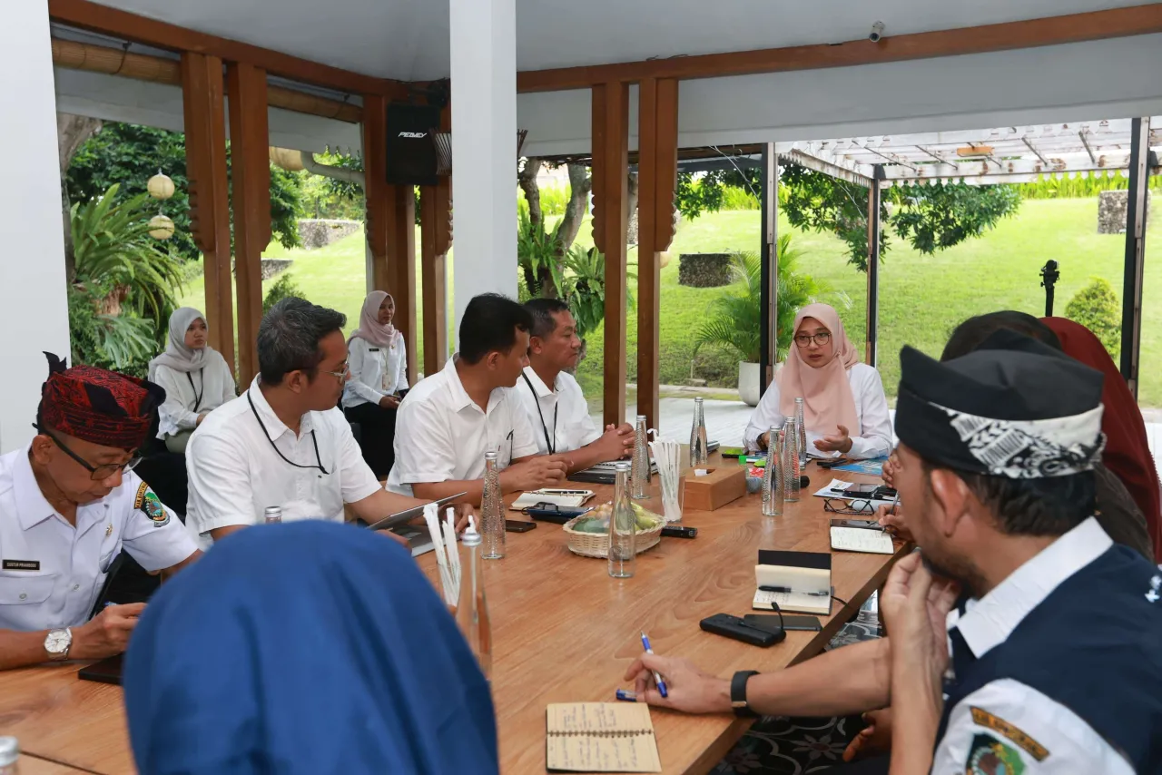 BI dan Pemprov Jatim Genjot Investasi di Banyuwangi, Bupati Ipuk Full Senyum