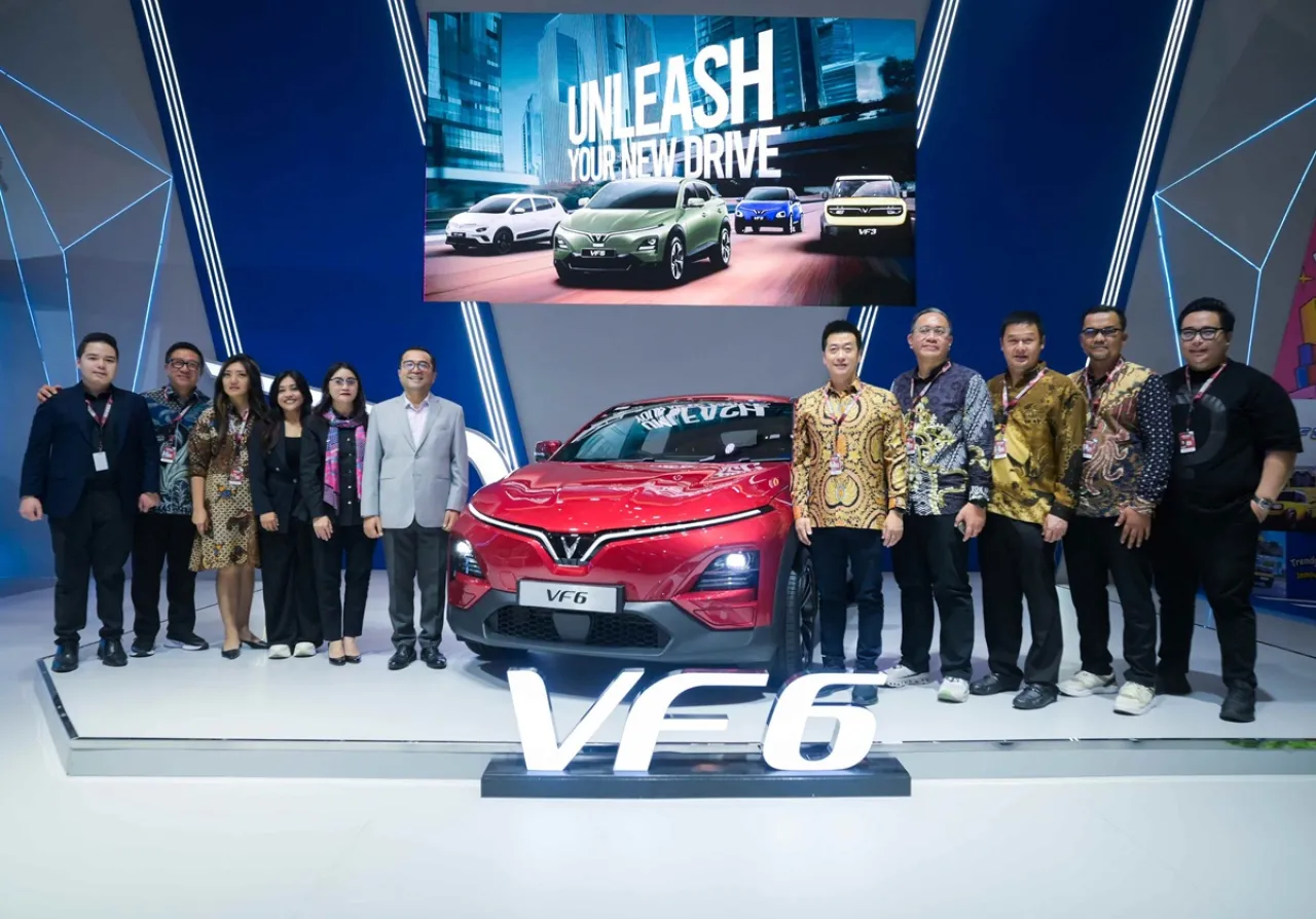VinFast VF 6 Setir Kanan Hadir Pertama Kali di Indonesia pada Ajang IIMS Surabaya 2025