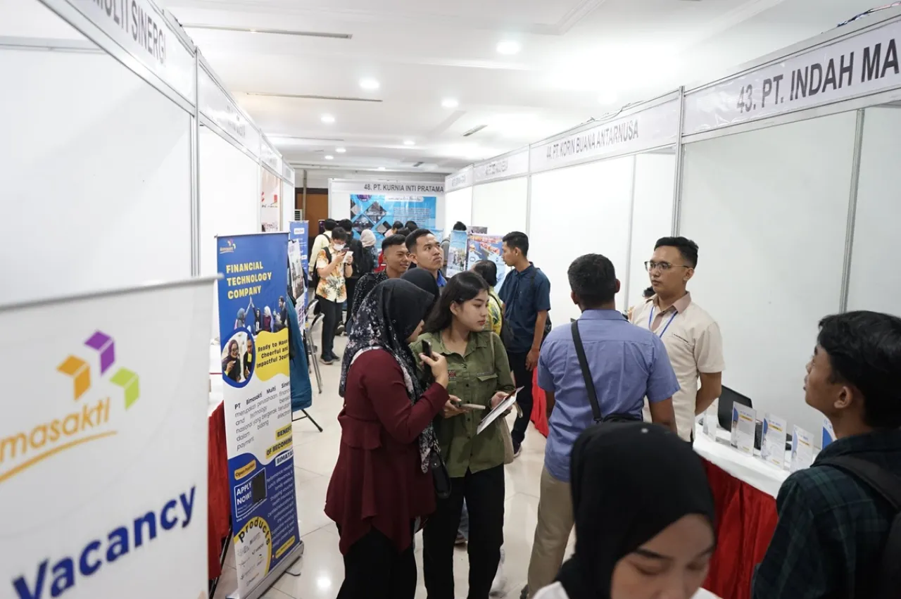 Baca juga : Bantu Warga Tak Berpenghasilan, Pemkot Surabaya Siapkan 2.738 Loker Gandeng 39 Perusahaan