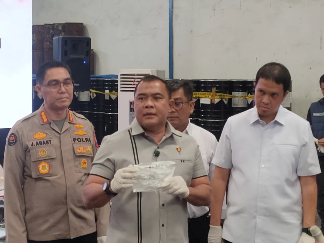 Ungkap Perdagangan Ilegal Sianida, Bareskrim Polri Grebek Gudang di Margomulyo Surabaya dan Pasuruan