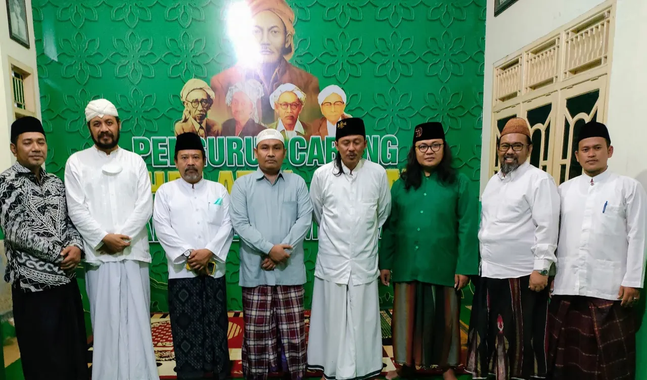 Baca juga : Epitaf untuk RKH Taufik Hasyim, Ulama Patriotik Sang Pendiri NABRAK