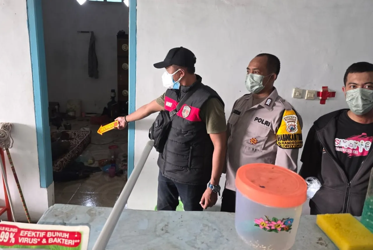 Pria Sidoarjo Ditemukan Tewas Membusuk di Kamar Kos Driyorejo Gresik