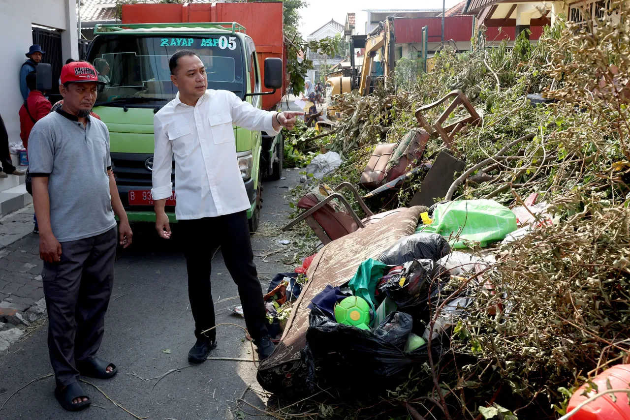 Sidak Sampah Hasil Kerja Bakti, Wali Kota Eri Cahyadi Tekankan Tiga Poin Evaluasi