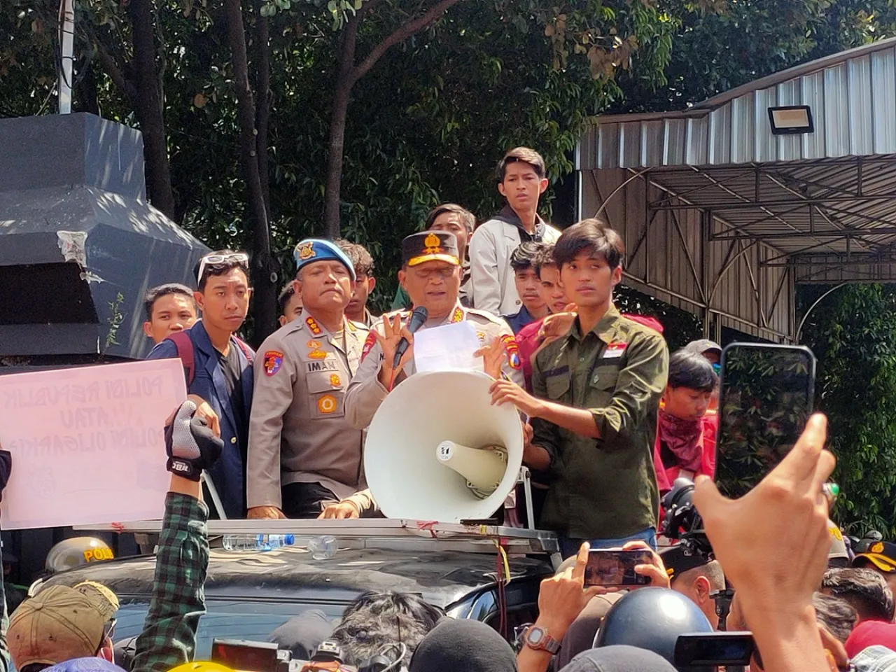 Kapolda Jatim Temui Pendemo, Ini yang Disampaikan