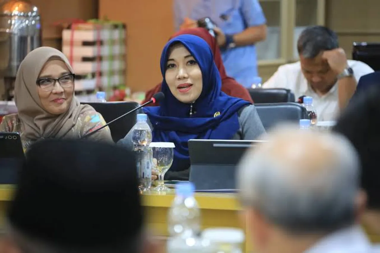 Ning Lia Desak Kemendikdasmen Ringankan Beban Administrasi Guru