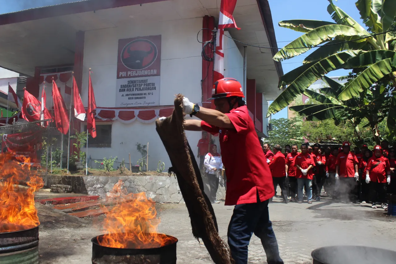 Tak Hanya Bicara Politik, PDIP Surabaya Buktikan Aksi Nyata lewat Pelatihan Penanggulangan Kebakaran