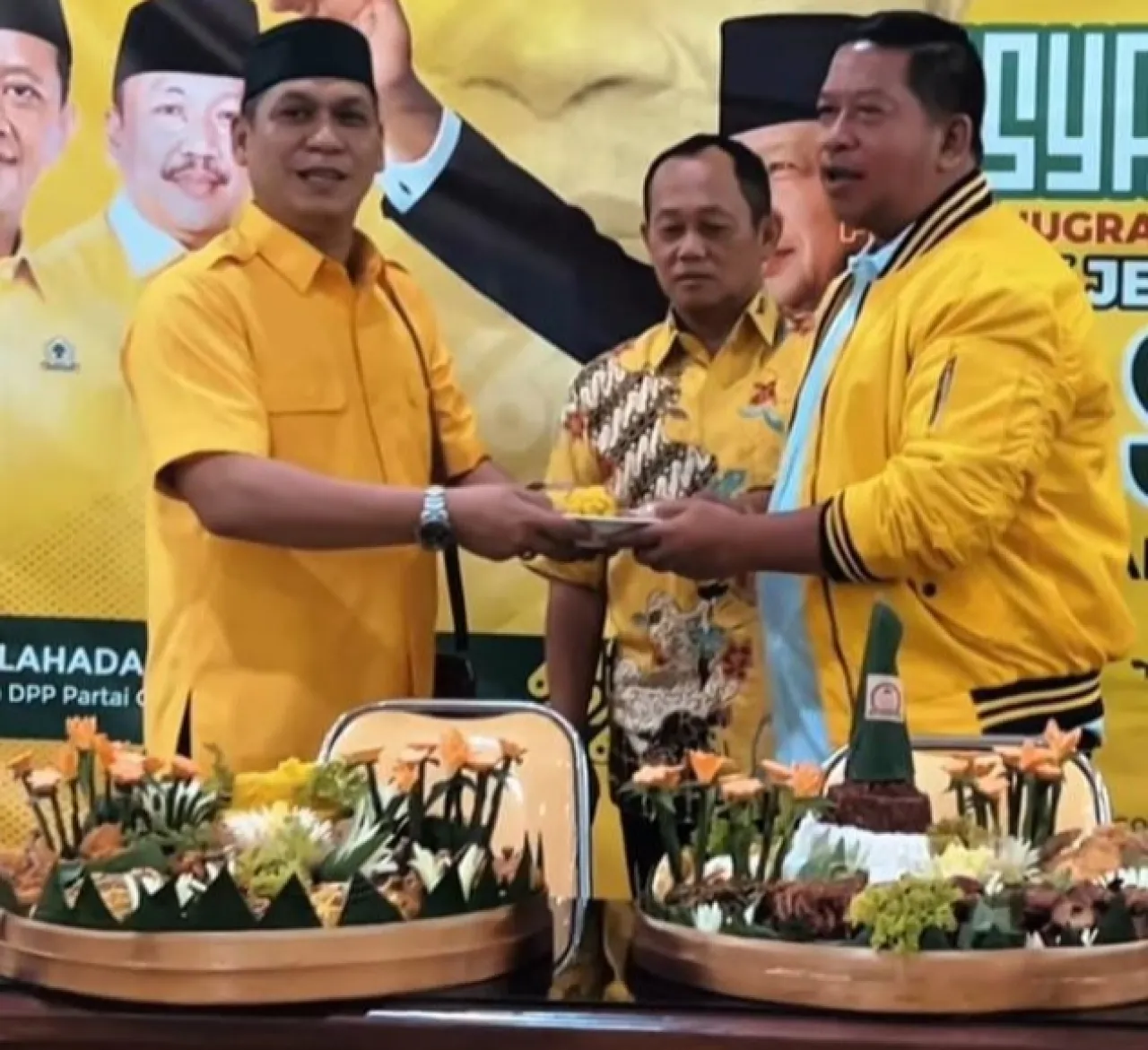 Baca juga : Golkar Surabaya Gelar Tasyakuran Atas Penganugerahan Gelar Pahlawan Nasional untuk HM Soeharto