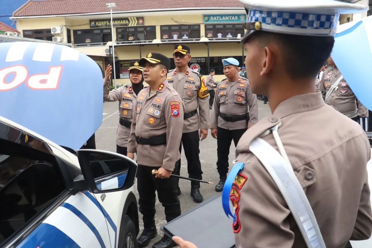 Baca juga : Tekan Angka Laka Lantas, Polres Pelabuhan Tanjung Perak Gelar Apel Pasukan Operasi Zebra Semeru 2025