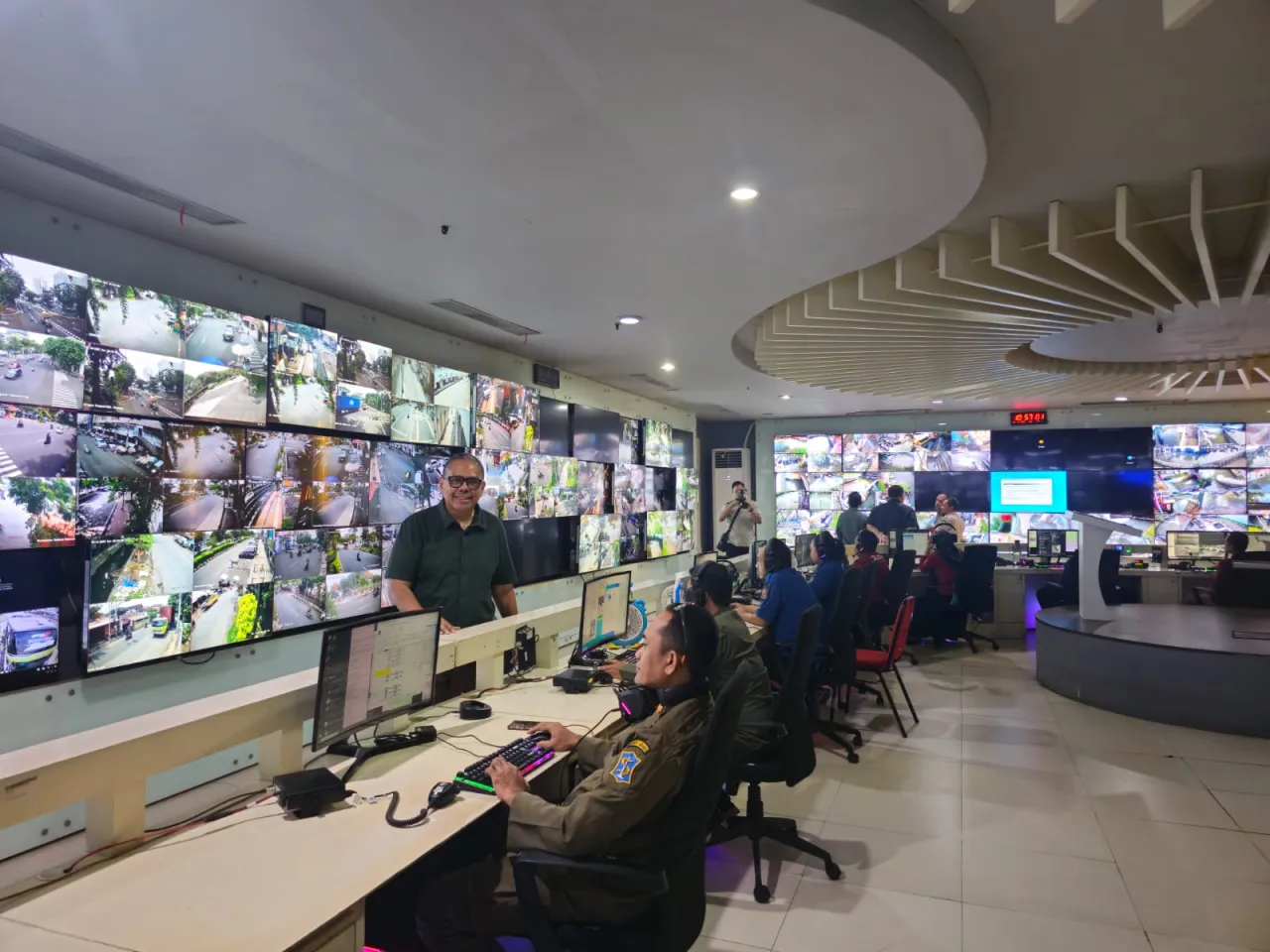 Baca juga : 39 Monitor Mati di Command Center 112, Rio Pattiselanno Minta Pemkot Segera Bertindak