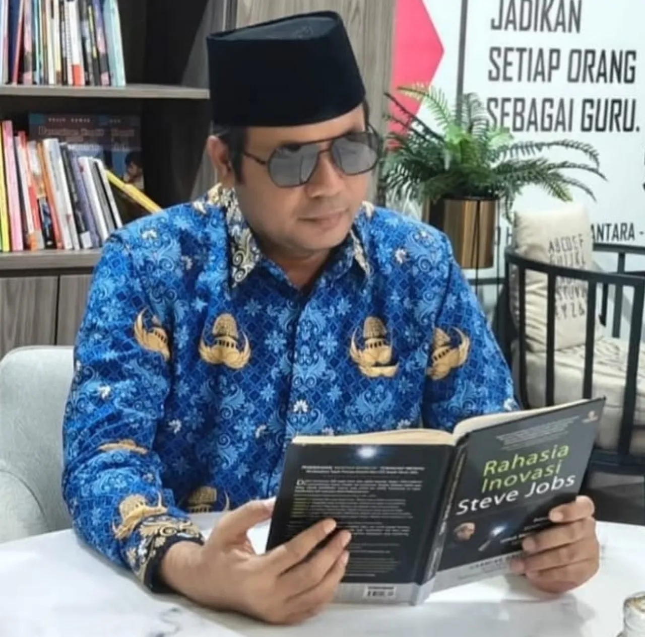 Baca juga : Hari Guru Nasional 2025, Gus Firman : Momentum Untuk Meningkatkan Kesejahteraan dan Perlindungan Hukum