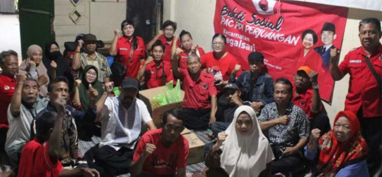PAC PDIP Tegalsari Bagikan Sembako, Warga Antusias: Partai Selalu Hadir di Tengah Masyarakat