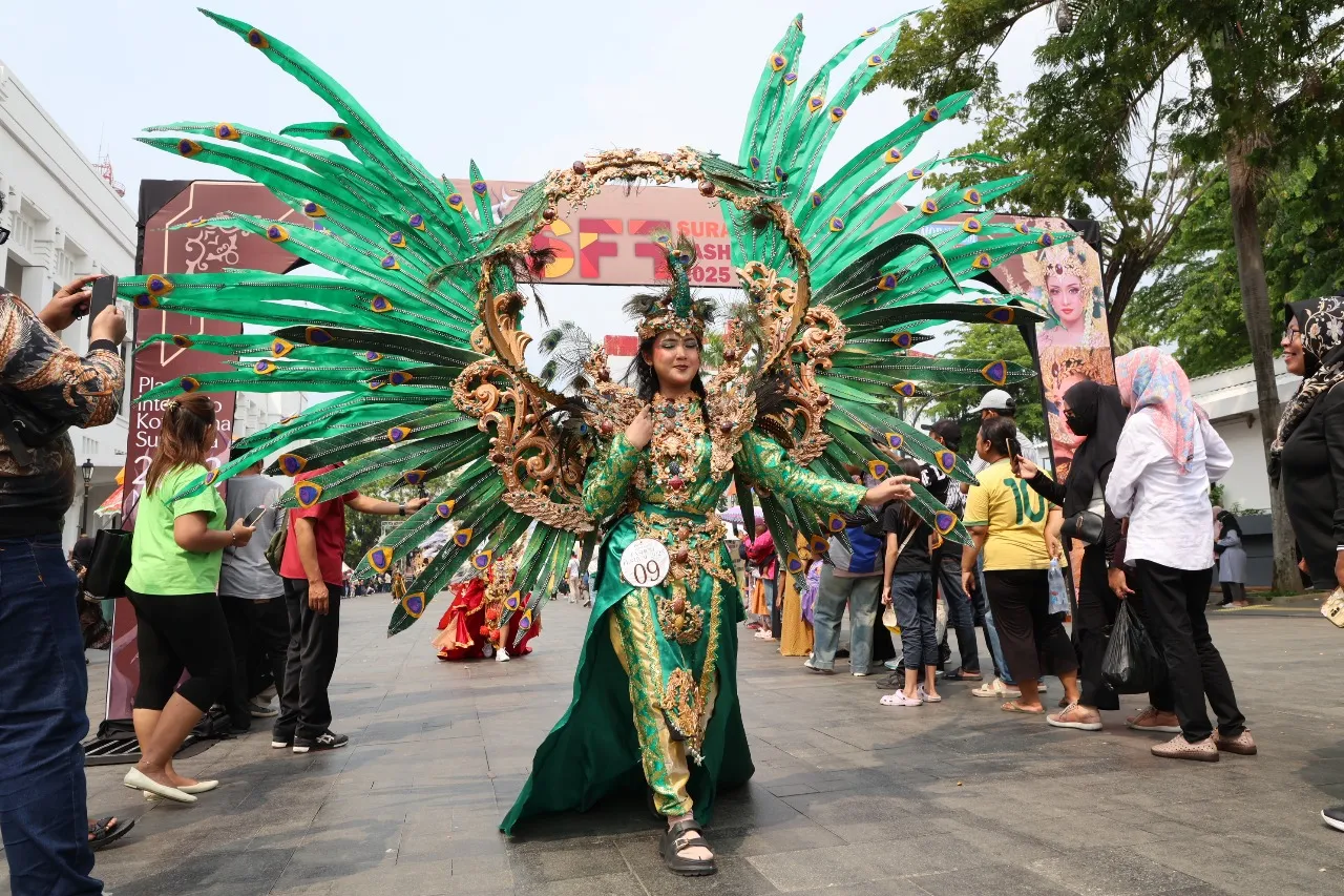 Plaza Internatio Kota Lama Penuh Warna! SFF 2025 Suguhkan Pawai Kostum Spektakuler