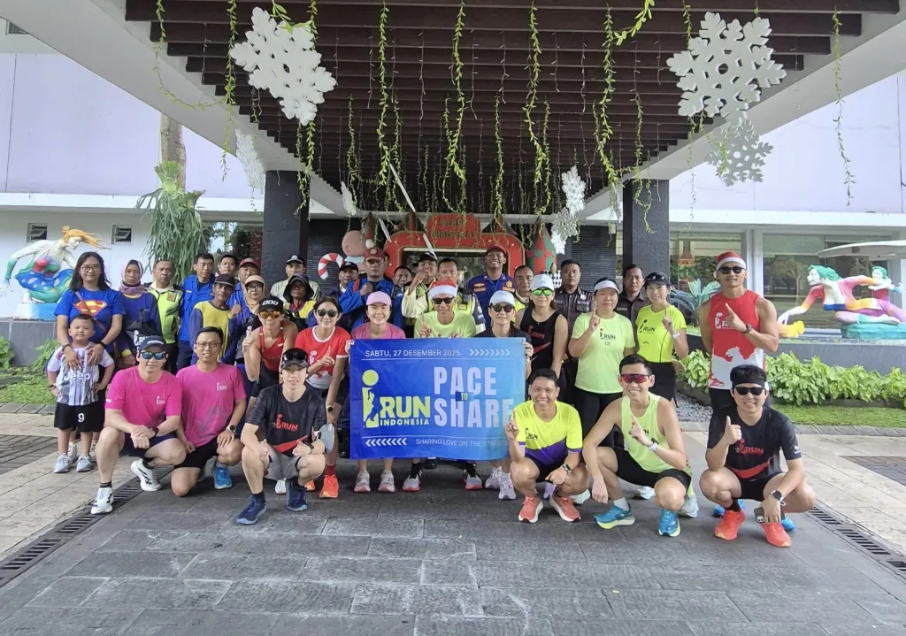 Rayakan Natal, Komunitas di Surabaya Lari 4 KM Sembari Bagikan Sembako