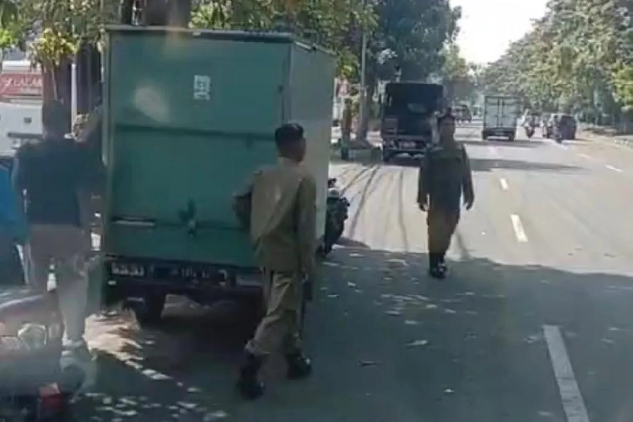 DPRD Surabaya Desak Sanksi Tegas Oknum Satpol PP Diduga Pungli PKL