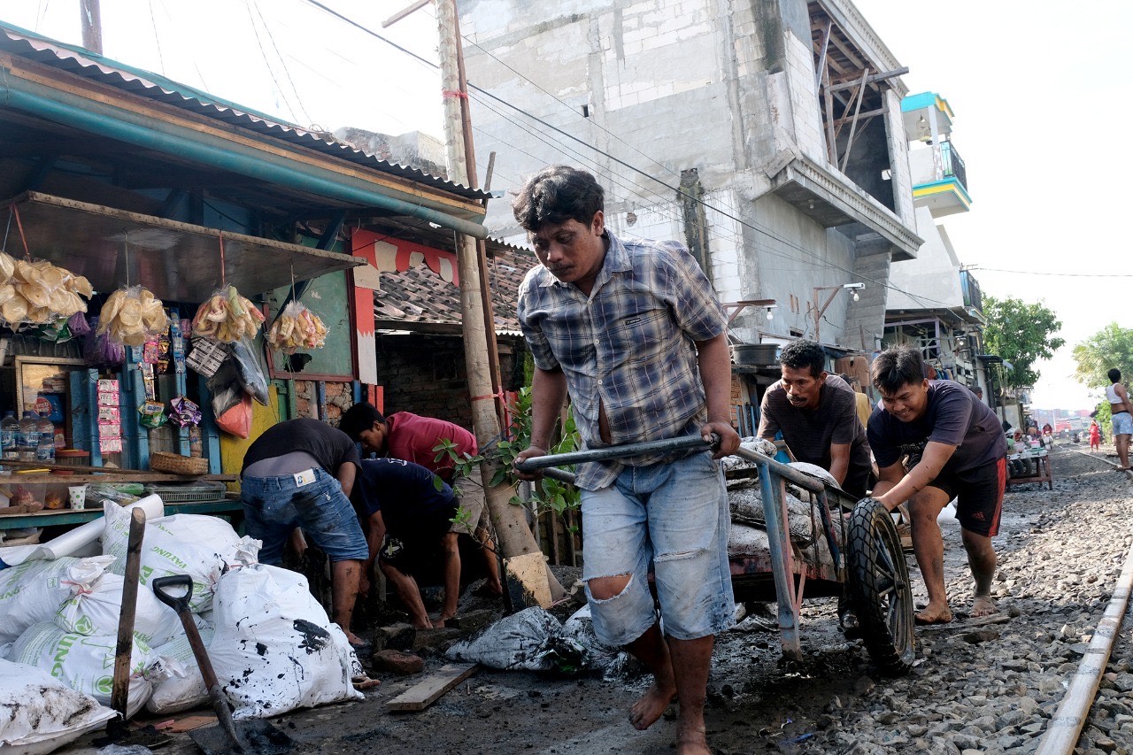 Wali Kota Surabaya, Eri Cahyadi, terus mendorong pelaksanaan program Surabaya Bergerak