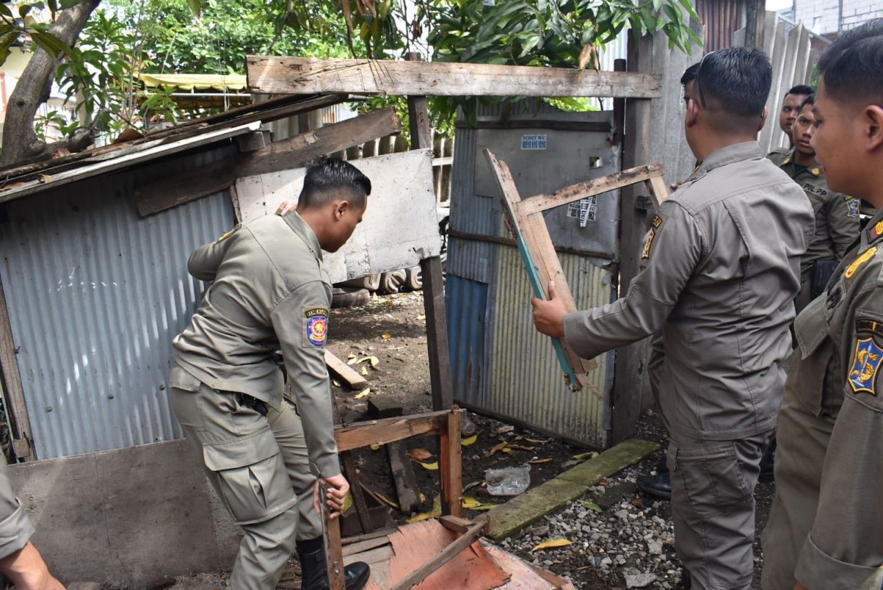 Satpol PP tertibkan bangli di Tambak Wedi
