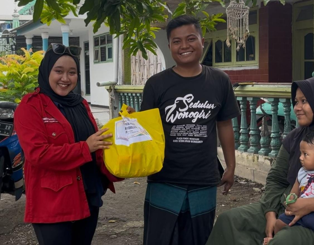 Baksos presisi digelar Polres Probolinggo menjelang Ramadan 1446 Hijriah dengan membagikan 200 paket sembako pada Kamis, 27 Februari 2025