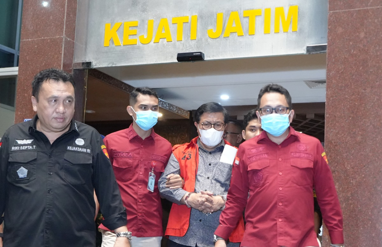 Hakim PN Surabaya yang bebaskan Ronald Tannur saat diamankan aparat Kejaksaan Agung