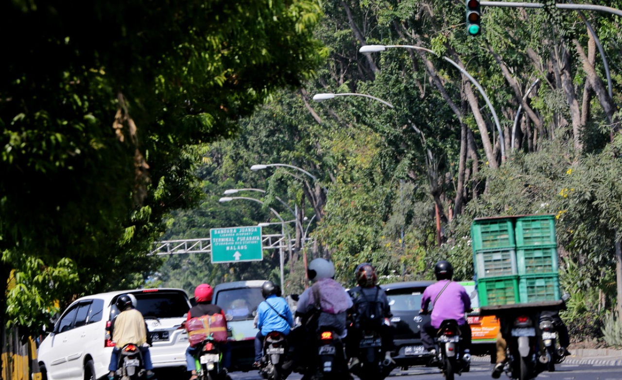Pemkot Surabaya menargetkan pemasangan 5.884 unit lampu PJU sepanjang tahun 2025