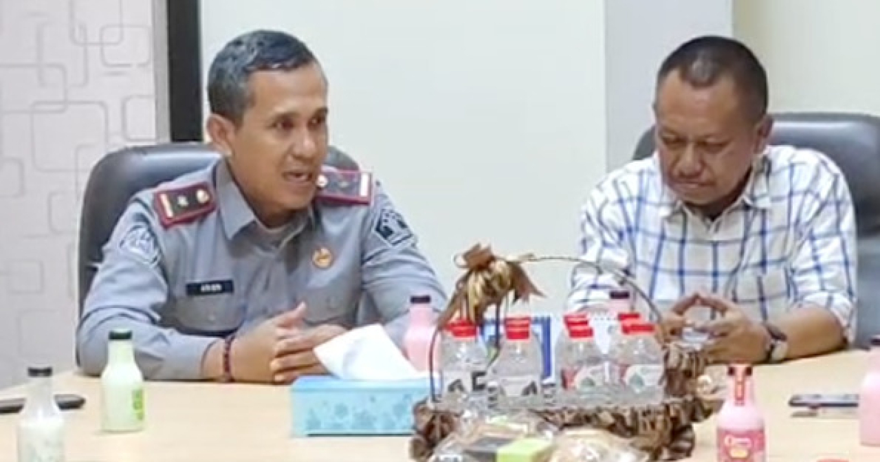 Kepala Kantor Imigrasi (Kakanim) Kelas I TPI Khusus Surabaya Agus Winarto saat berkunjung ke Kantor PWI Jatim
