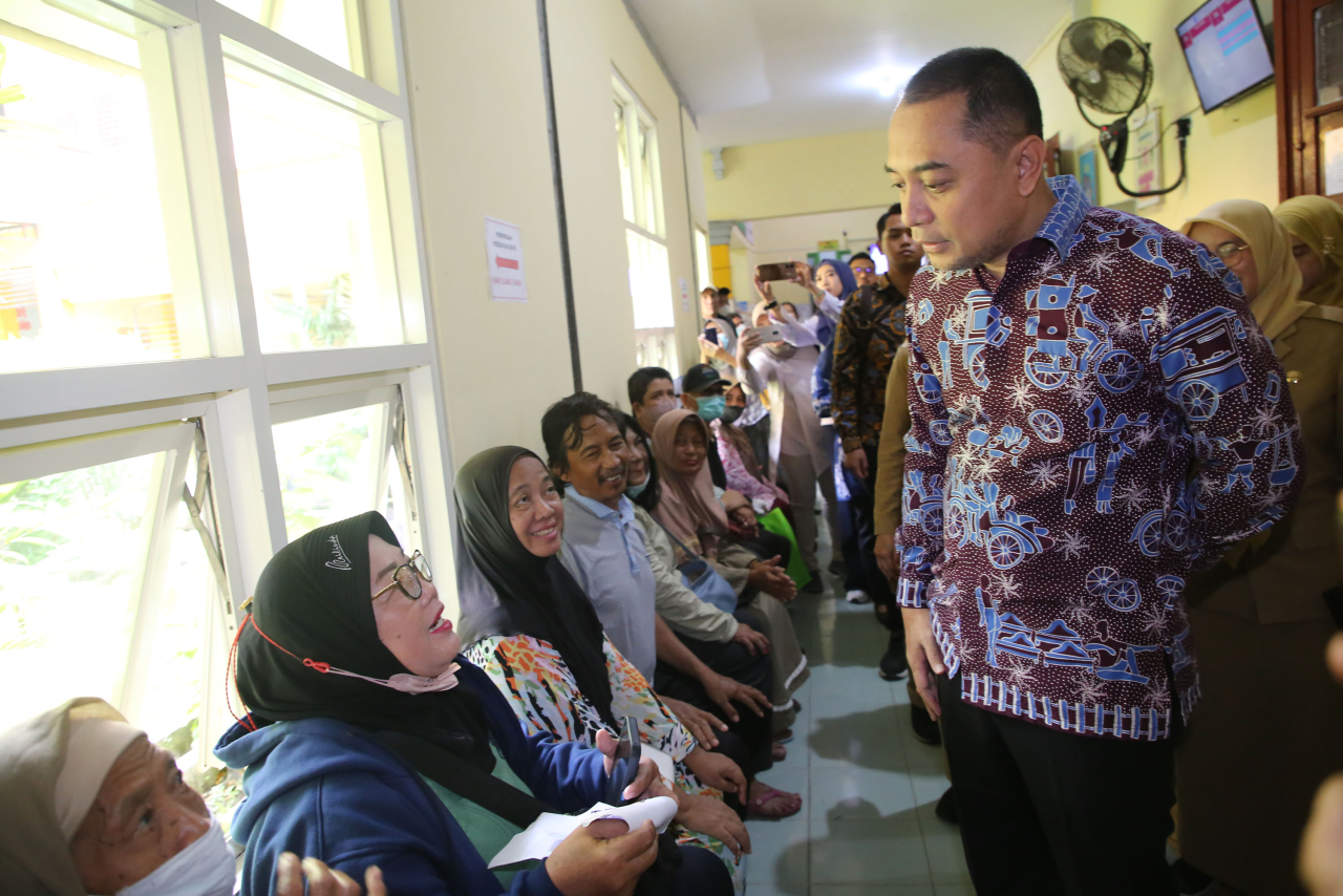 Wali Kota Surabaya Eri Cahyadi meninjau pelaksanaan CKG di Puskesmas Jagir