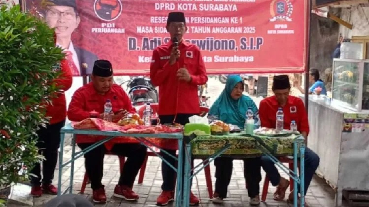Ketua DPRD Kota Surabaya Adi Sutarwijono melakukan reses di Pengampon