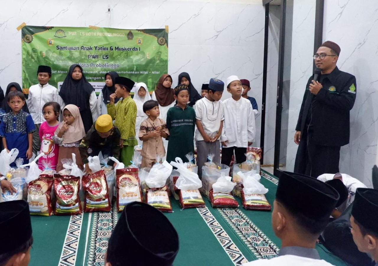 Kegiatan PWI-LS Kota Probolinggo saat memanfaatkan bulan Ramadan untuk berbagi kepada anak yatim
