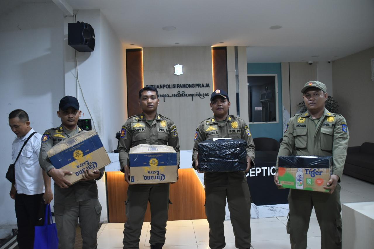 Satpol PP Surabaya menyita puluhan miras
