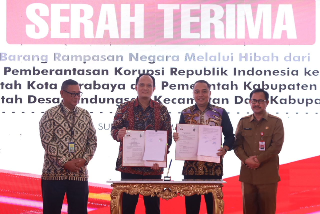 Serah terima hibah dari KPK ke Pemkot Surabaya yang dilakukan Wali Kota Eri Cahyadi