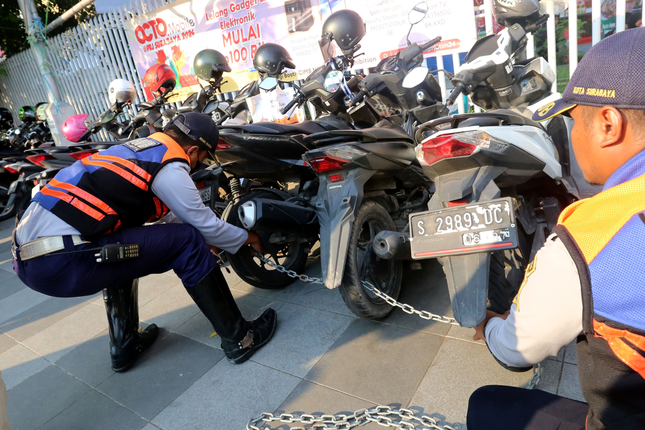 Masalah parkir di Surabaya