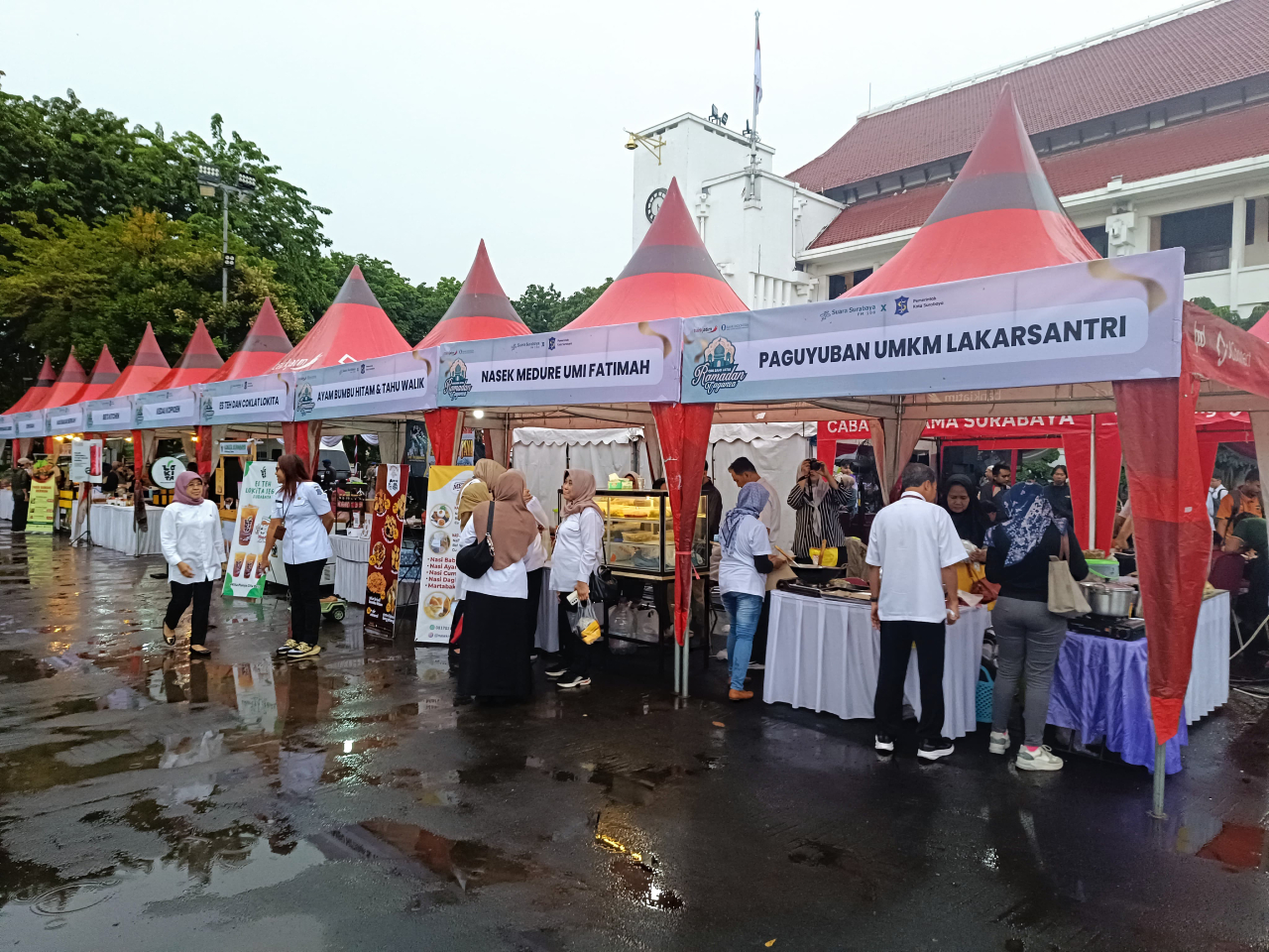 Bank Jatim QRIS Ramadan Vaganza resmi dibuka di halaman Balai Kota Surabaya pada Rabu (19/3/2025) sore